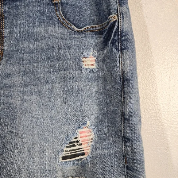 Stylish Blue Denim Jeans with Plaid Accent. Marca Joe Boxer. Size 16W. - Picture 7 of 9